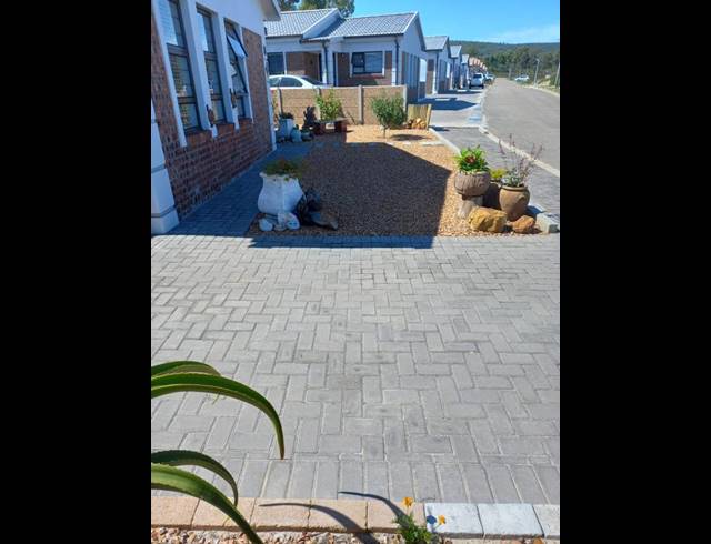 2 BEDROOM HOUSE FOR SALE IN ALBERTINIA